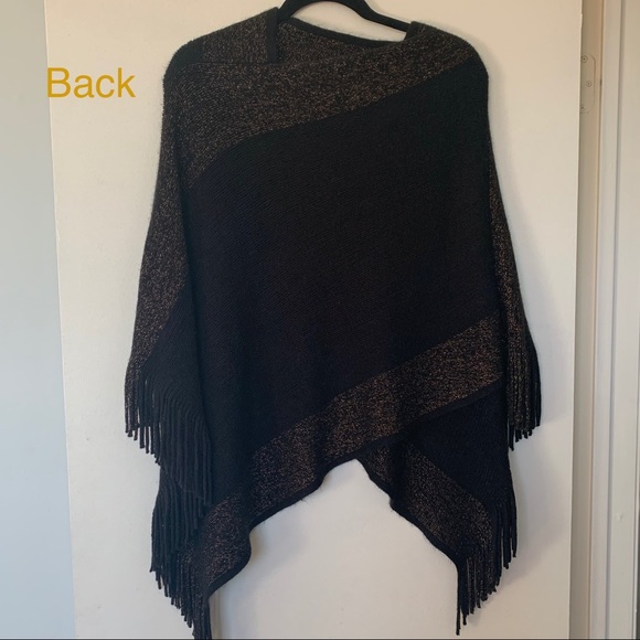 Soft asymmetrical poncho with fringe - Picture 3 of 5
